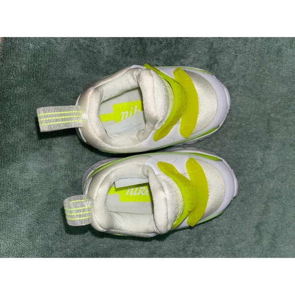 Nike Toddler Air Max’s - Picture 2 of 4